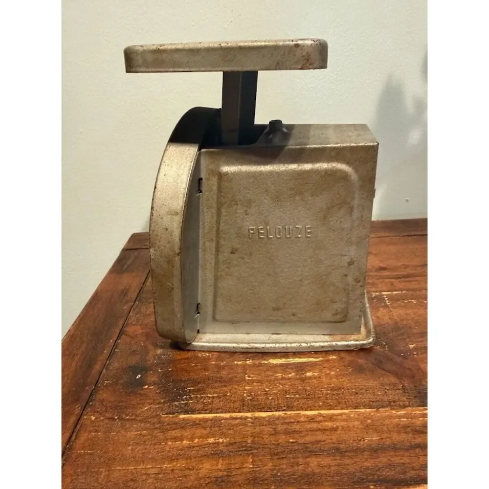 vintage Pelouze mechanical postal scale